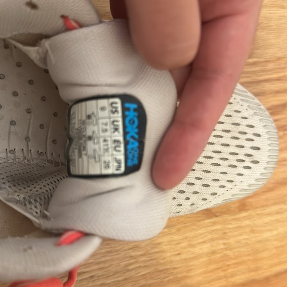 Tan/beige Women’s Clifton 7 Hoka Running Shoes - Picture 7 of 7